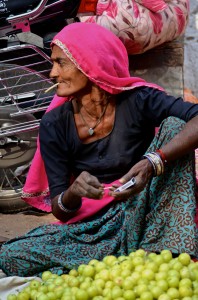 DSC_2843 woman smoking Pushkar heart necklace